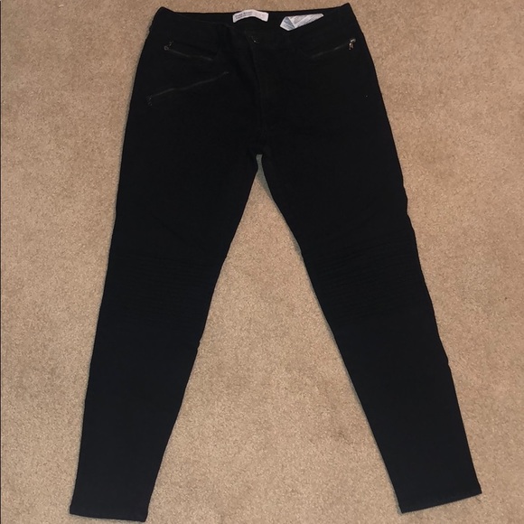 Zara Denim - Zara Basic Denim Black Jeans w/ Knee Detail